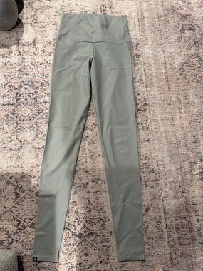 Onzie Sage Green Women’s High-Waist Yoga Leggings